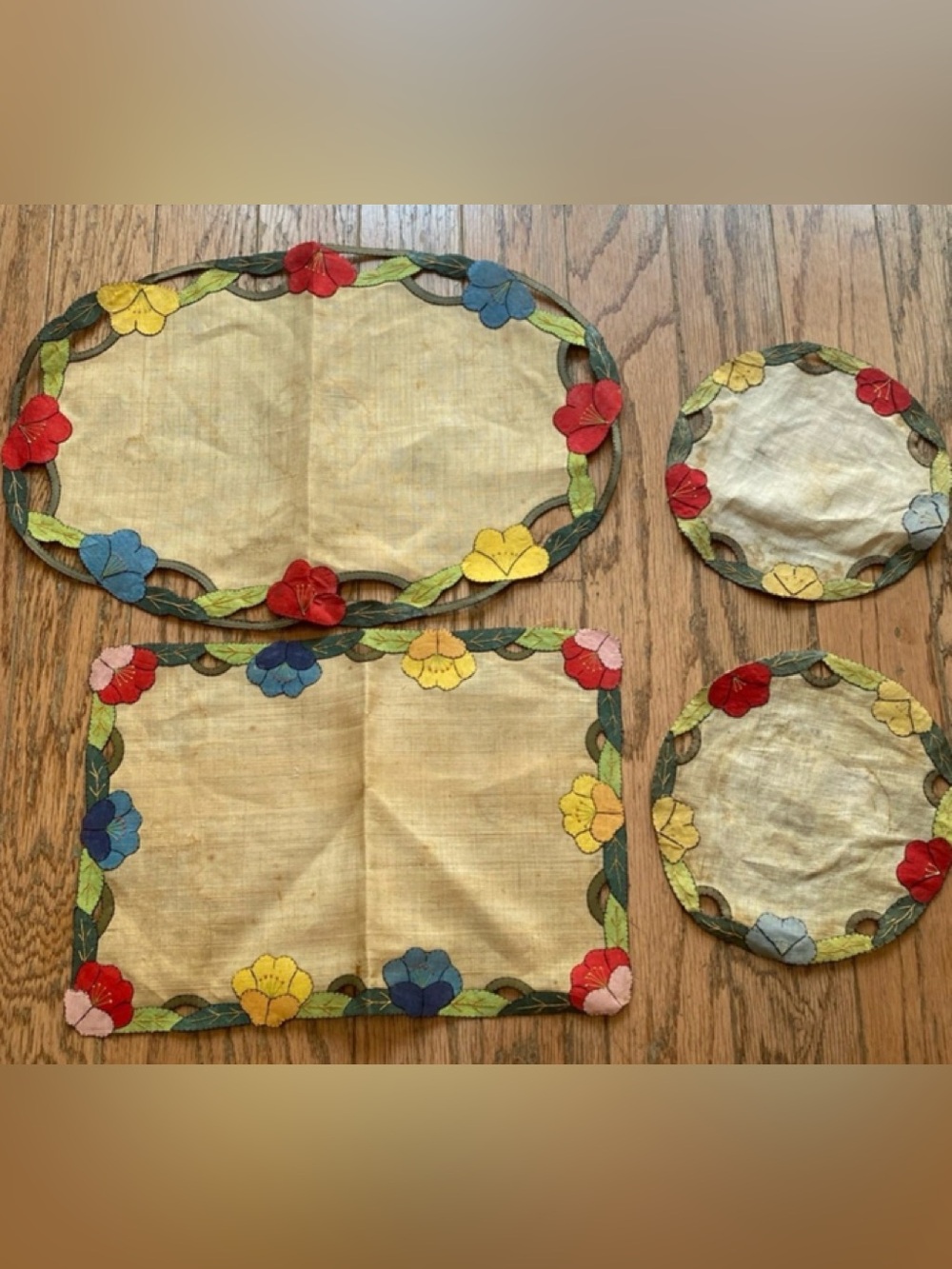 Vintage 1940’s Floral Appliqué Linen Doily Set Hand Embroidered Cutwork 4 Pcs